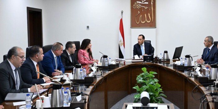 رئيس الوزراء يستعرض استراتيجية تنمية مدن الساحل الشمالي الغربي والموقف التنفيذي الحالي