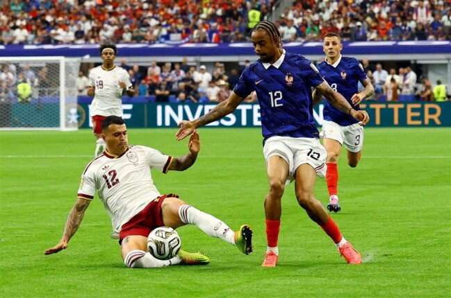 برشلونة يتحرك مبكرًا لتعويض كوندي ويستهدف نجم منتخب إسبانيا
