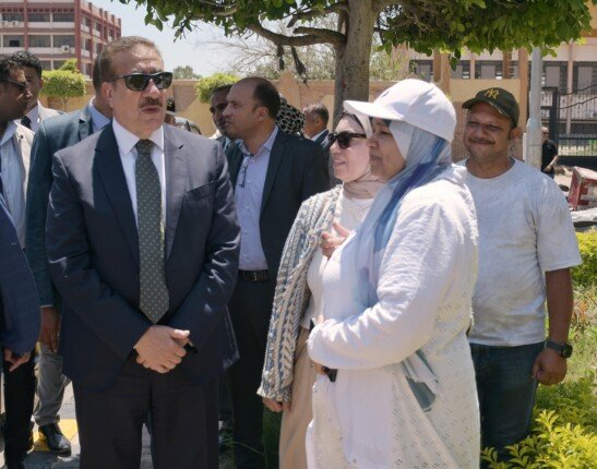 محافظ بورسعيد يتفقد مشروعات التطوير في بورفؤاد ويكافئ طاقم الغسيل الكلوي بـ50 ألف جنيه