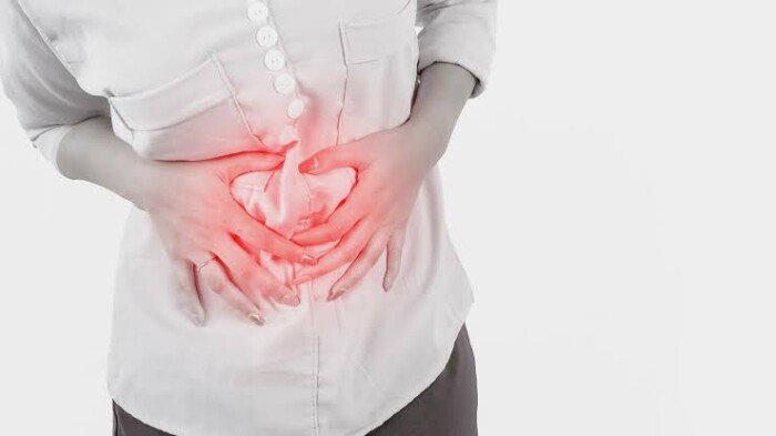 أسباب انتفاخ البطن.. 7 عادات يومية تسبب المشكلة