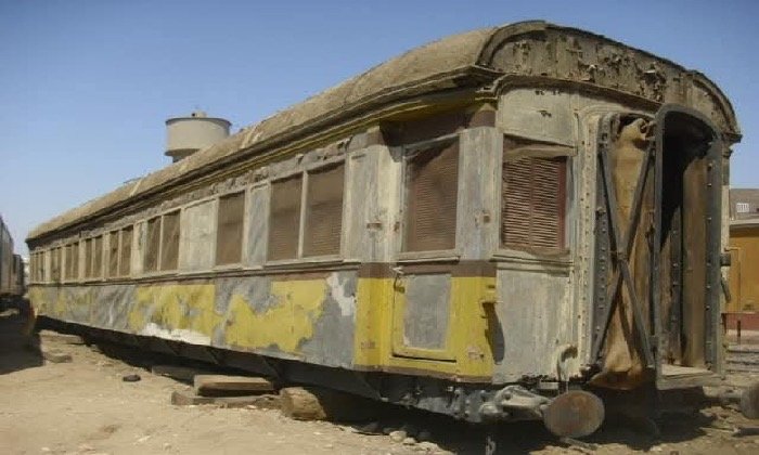 مدير آثار مصر العليا: عربة قطار الأمير يوسف كمال شاهد على رفاهية استثنائية على قضبان السكك الحديدية بنجع حمادي