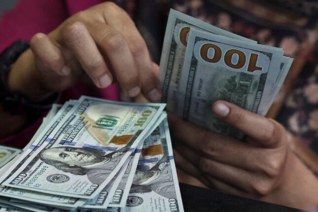 العملة الأمريكية الآن.. آخر تحديث لسعر الدولار مقابل الجنيه المصري