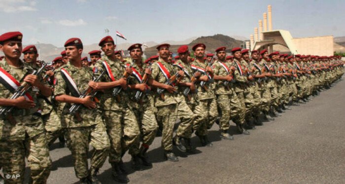 الجيش اليمني يستهدف عناصر ومعدات لميليشيا الحوثي بالطيران المسير