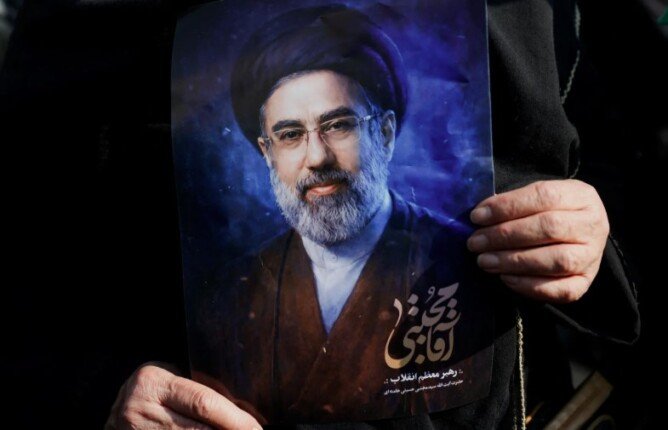 لماذا حظرت طهران نشر تسجيلات خامنئي؟ تقرير رسمي يكشف الأسباب