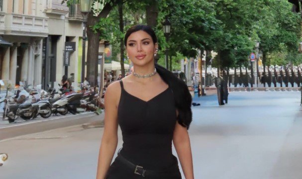 كارولين عزمي وحكاية الـ 45 ألف جنيه.. تفاصيل جديدة عن أول أجر حصلت عليه
