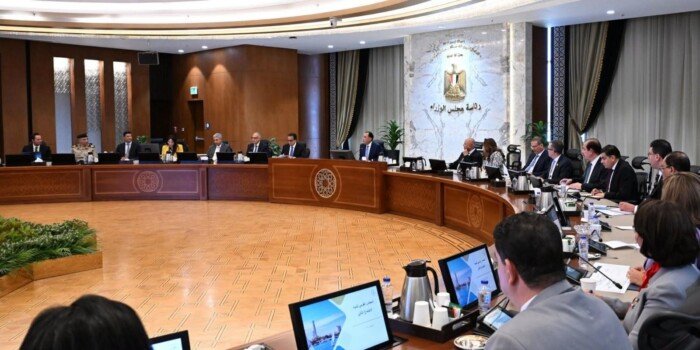 مدبولي يبحث تطوير منظومة إدارة المياه ويعتمد إجراءات مواجهة تلوث نهر النيل