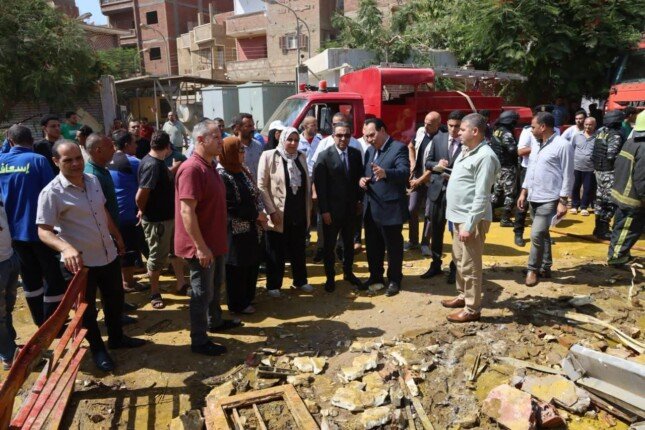 محافظ المنوفية يتفقد حريق منفذ بيع وتعبئة مواد البناء والدهانات بأجهور الرمل