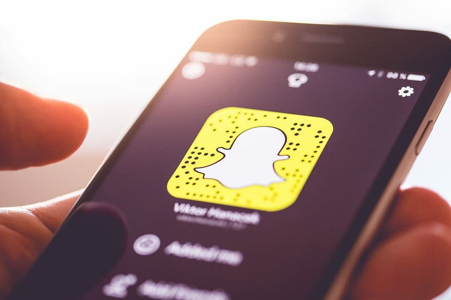 سناب شات تُشجع المحتوى الأصيل وتُقلل انتشار فيديوهات الذكاء الاصطناعي