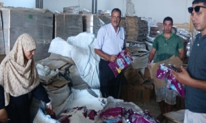 ضبط 165 طن مسحوق منظفات غير صالح للاستخدام قبل إعادة طرحه بأسواق الشرقية