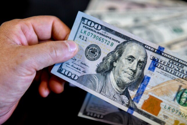 سعر الدولار اليوم الخميس.. انخفاض طفيف أمام الجنيه وأعلى سعر عند 50.50 جنيهًا