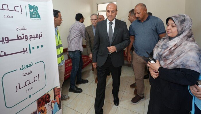 محافظ أسيوط يتفقد منازل الأسر الأولى بالرعاية بعد إعادة إعمارها وتأهيلها بأبوتيج