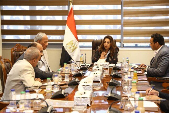 وزيرة التنمية المحلية تتابع مع نواب 3 محافظات الملفات الخدمية واحتياجات المواطنين