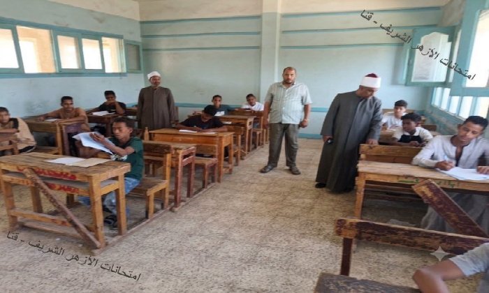 لضمان تكافؤ الفرص.. رئيس منطقة قنا الأزهرية يتابع سير امتحانات الشهادة الإعدادية والقراءات