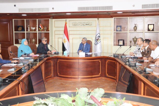 محافظ بني سويف يبحث مطالب عدداً من المواطنين