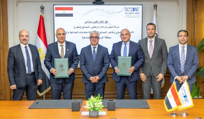 اقتصادية قناة السويس توقع عقدًا بـ2.4 مليار جنيه لإنشاء مصانع ووحدات تخزينية جاهزة للإيجار