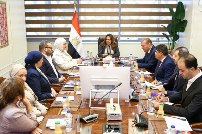 وزيرة التنمية تناقش مشروع خطة العمل المحلية للتغيرات المناخية