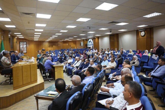 حظر الباعة الجائلين وتوسيع «أهلاً مدارس».. قرارات حاسمة لتنفيذي بالمنيا لاستقبال العام الدراسي الجديد