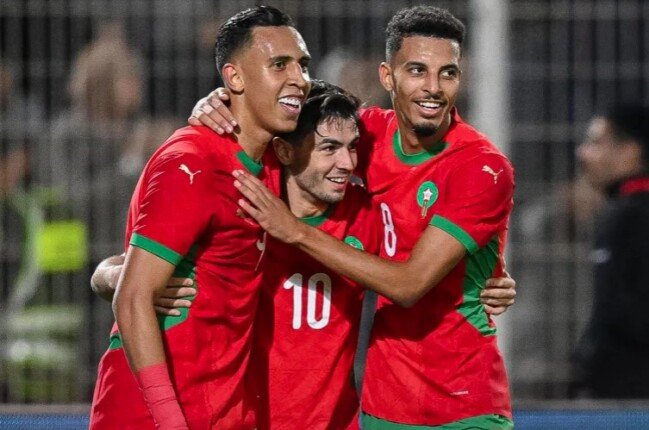 تعويضًا لرحيل دي يونج.. برشلونة يضع نجم منتخب المغرب على رأس أولوياته