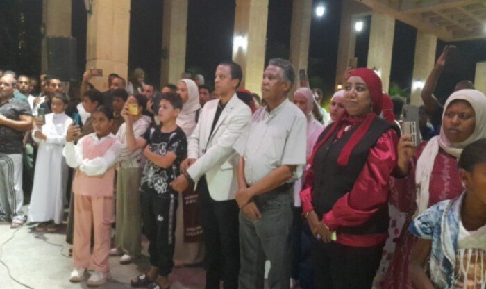 وسط إقبال كبير.. الأغاني التراثية والفنون الاستعراضية والتشكيلية تضيء شارع الفن بأسوان