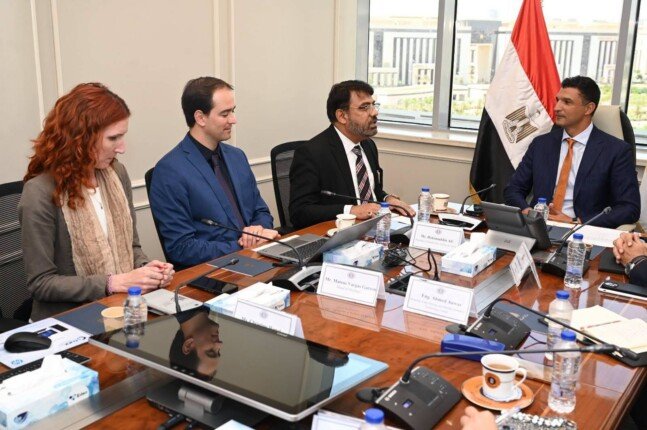 وزير الصناعة يبحث مع « RHI Magnesita» إنشاء مشروع لإنتاج الحراريات المتكاملة