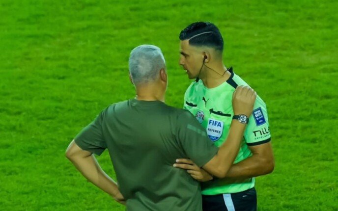 لجنة الحكام تحسم الجدل بشأن واقعة محمد معروف ووائل جمعة في مباراة الأهلي وزد