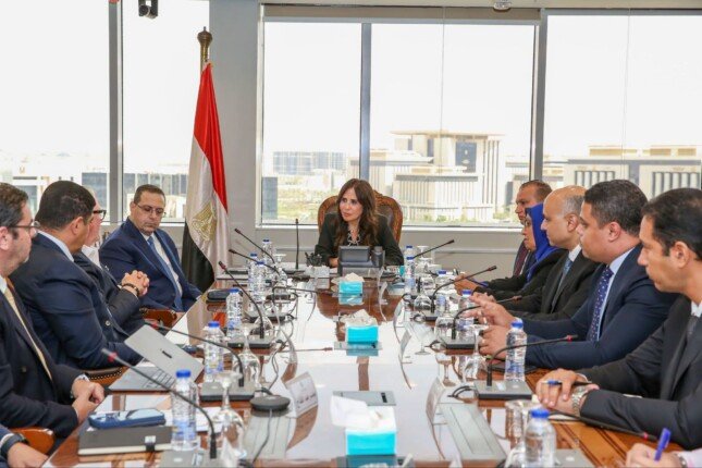 وزيرة الإسكان تبحث تفاصيل مشروع «برج فوربس العالمي» في مصر