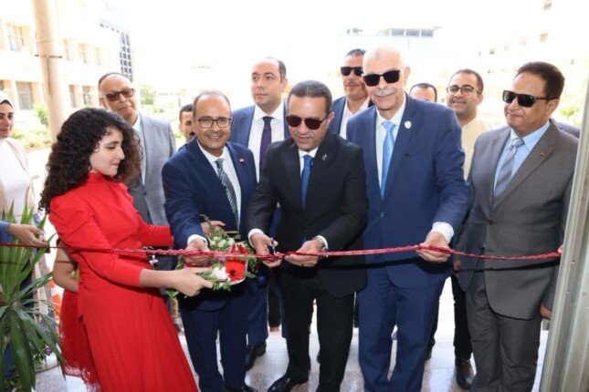 محافظ المنوفية يفتتح معرض المشروعات الطلابية بكلية الهندسة