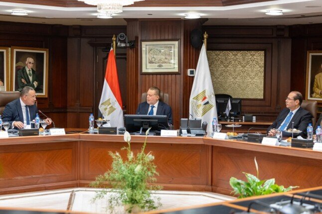 البنك المركزي يناقش مع وزارة التعليم العالي منحة علماء المستقبل للعام الجامعي الجديد