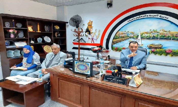 مدير «تعليم أسوان» يستعرض استعدادات المدارس للعام الدراسي الجديد