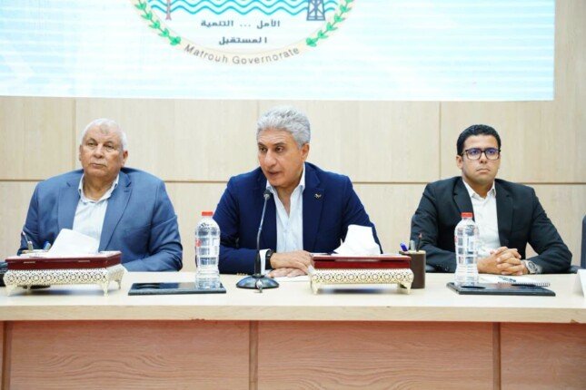 وزير السياحة ومحافظ مطروح يبحثان فرص الاستثمار وسبل الاستفادة المنتجات السياحية