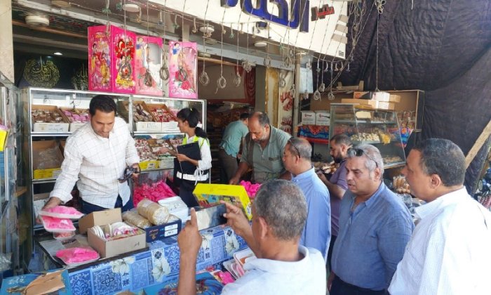 ضبط كمية من حلوى المولد و لحوم منتهية الصلاحية في حملات بقنا