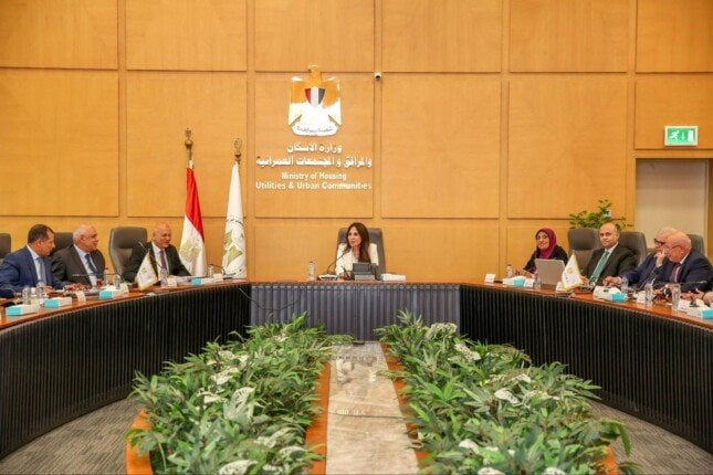 وزيرة الإسكان تتابع موقف منظومة مياه الشرب والصرف الصحي بالقاهرة