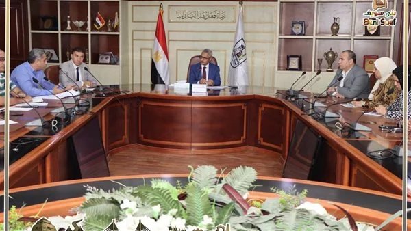 محافظ بني سويف يستعرض مع فريق محور التنمية السياحية تعزيز الهوية البصرية للمحافظة