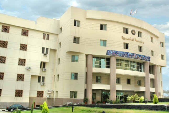 منح دراسية مجانية في جامعة المنصورة.. الموعد النهائي للتقديم والفئات المستحقة
