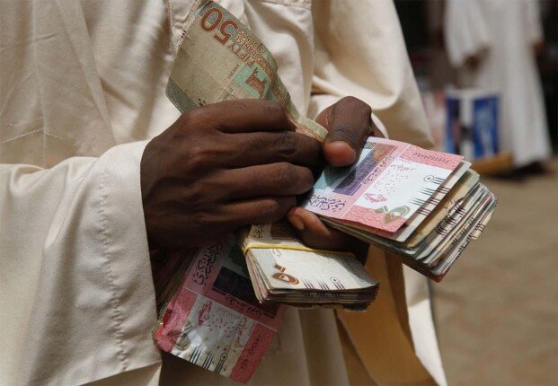 الجنيه السوداني ينهار لأدنى مستوى أمام الدولار الأمريكي