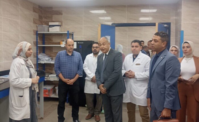 مدير صحة القليوبية يتفقد مستشفى القناطر الخيرية.. ويوجه بسرعة تفعيل جراحات الوجه والفكين