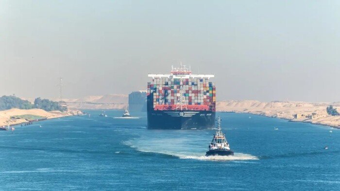 مصطفى بكري يحذر من تداعيات التصعيد في اليمن: الخطر من باب المندب إلى قناة السويس