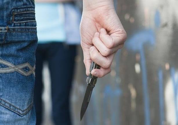 شاب ينهي حياة والده ويصيب والدته وشقيقه إثر خلافات أسرية في الإسكندرية