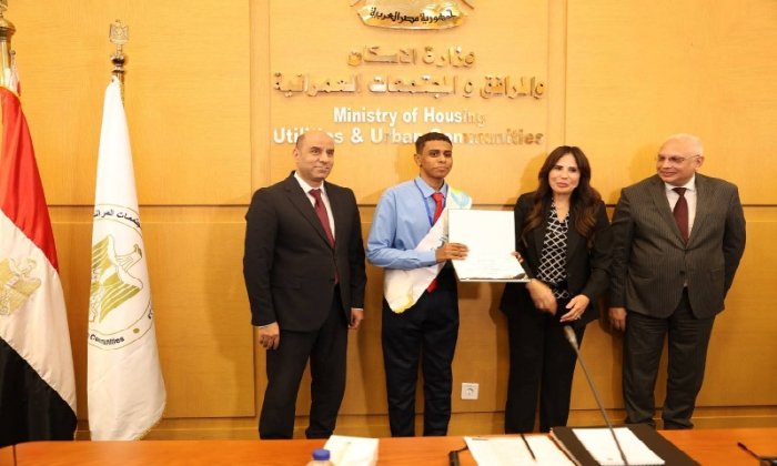 وزيرة الإسكان تُكرم أوائل فصول مياه الشرب والصرف الصحي بقنا.. إشادة بكوادر المستقبل