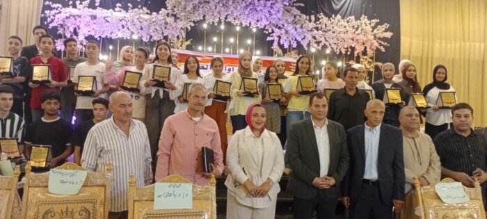 في أجواء احتفالية مميزة.. تكريم أوائل الشهادات العامة بمركز شباب كفر بطا بالقليوبية