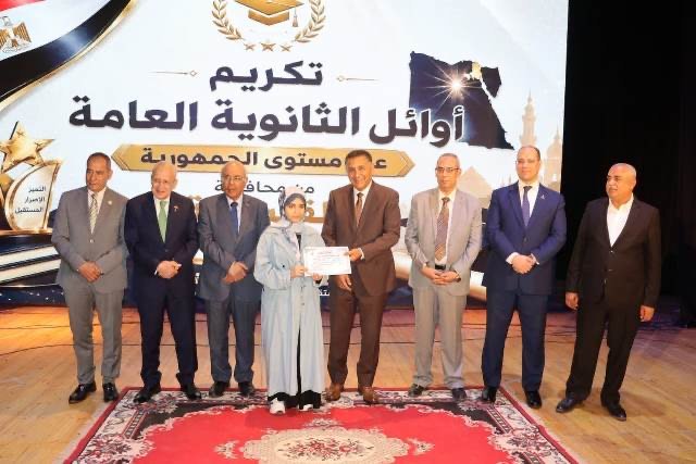 محافظ القليوبية يكرم أوائل الشهادات العامة بقصر ثقافة القناطر الخيرية