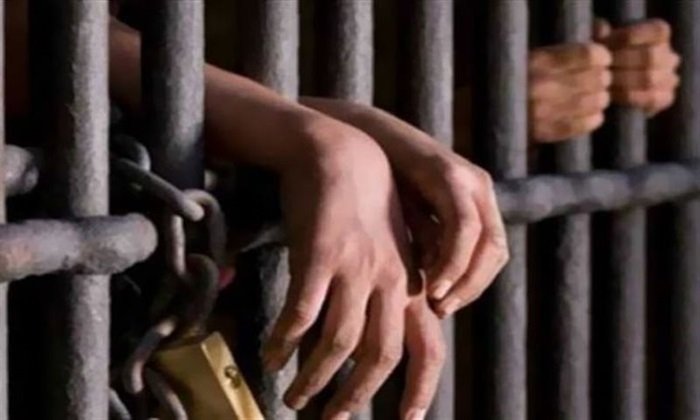 حبس 6 متهمين بتزوير المحررات الرسمية وتقليد الأختام الحكومية بالقاهرة