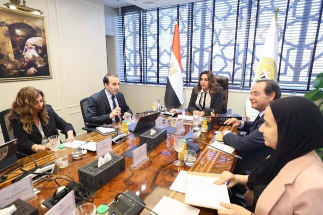وزيرة التنمية المحلية والبيئة تبحث إنشاء الصندوق المصري لحماية الشعاب المرجانية