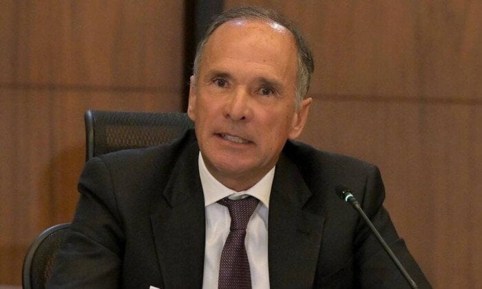 «حسن هيكل» يتراجع عن مقترح قناة السويس ويصر على مبدأ المقايضة