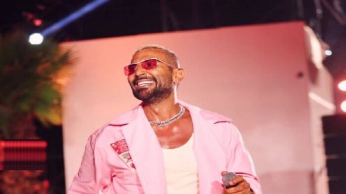 «بينك في بينك».. أحمد سعد يشارك جمهوره مجموعة صور من حفله في الساحل الشمالي | صور