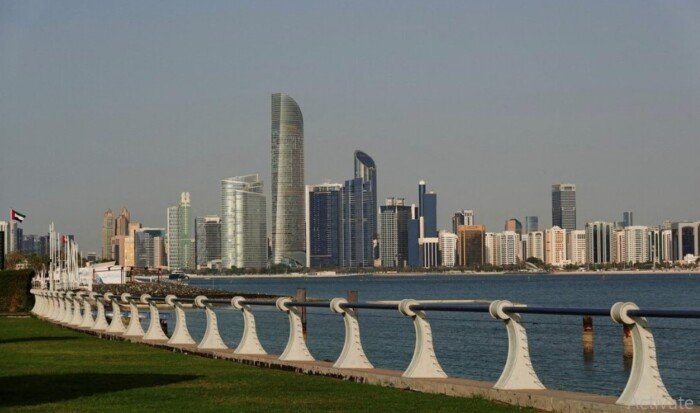 الدفاع الإماراتية: صاروخان باليستيان قادمان من إيران استهدفا حركة الملاحة البحرية