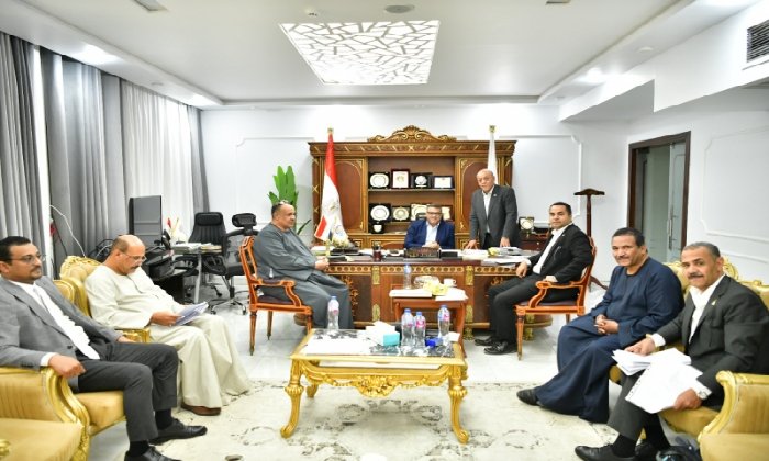 محافظ قنا يلتقي أعضاء «النواب والشيوخ» لبحث دعم التنمية وتحسين الخدمات للمواطنين