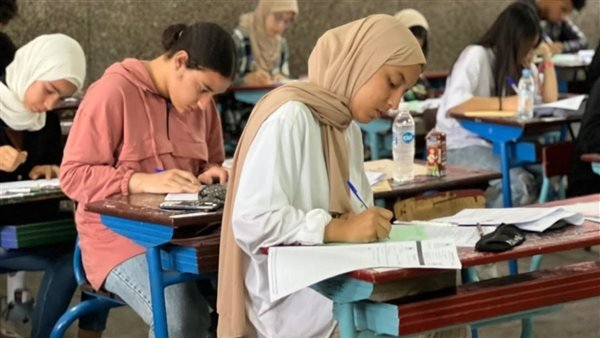 تفاصيل مقررات الصف الثالث الثانوي بالبكالوريا.. 3 مواد تخصصية لكل مسار