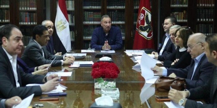 شوبير يكشف خريطة إدارة ملف الكرة في الأهلي.. ويحدد دور الخطيب وياسين منصور وعبد الحفيظ
