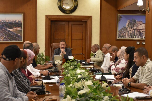 محافظ بورسعيد: مضاعفة الجهود لتسريع إنجاز الملفات الحكومية وتحسين الخدمات للمواطنين
